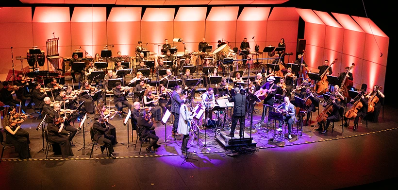 La Orquesta Filarmónica de Bogotá y Ensamble Cruzao