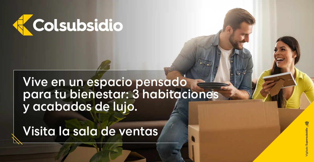 pareja abriendo cajas de colsubsidio