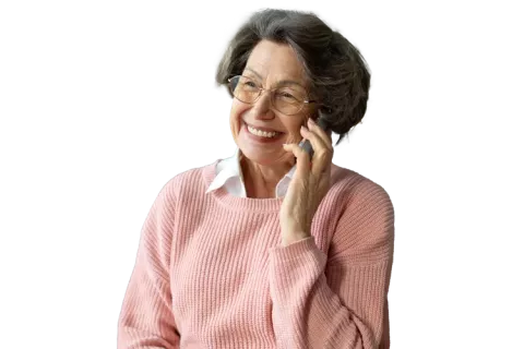 Abuela habla por teléfono