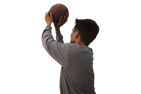 Persona jugando baloncesto