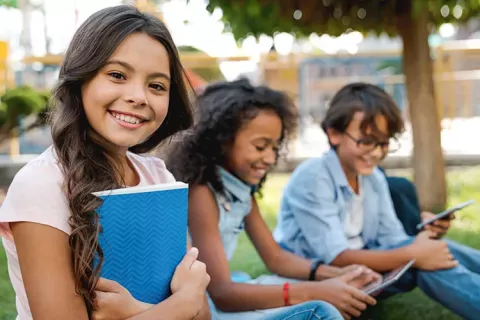 Niños estudiantes