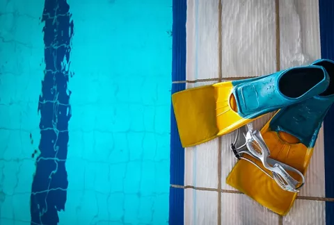 Natación con aletas