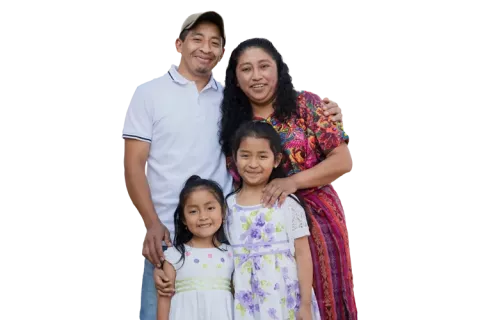 Familia feliz sonriendo