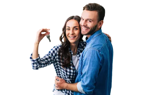 Pareja con sus llaves de su casa nueva