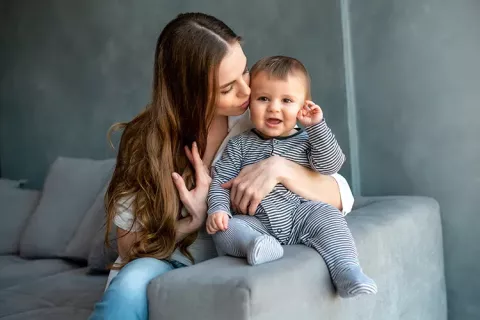 Madre feliz con su hijo