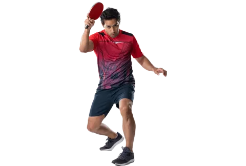 Persona practicando tenis de mesa