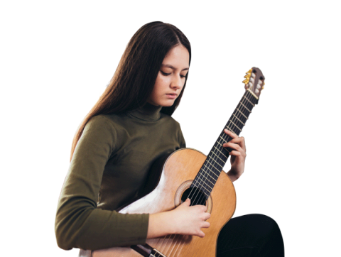 Mujer tocando la guitarra
