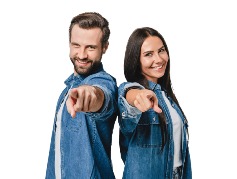Personas señalando y sonriendo