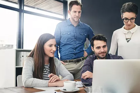 Personas trabajando