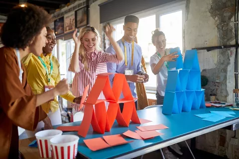 Juegos y dinámicas con compañeros