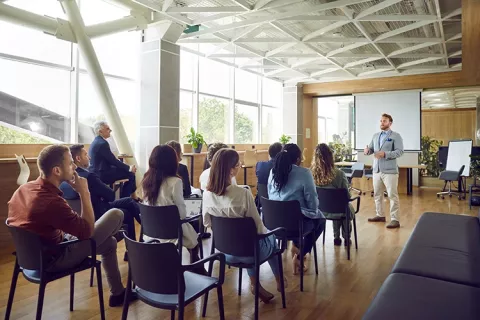 Personas reunidas en un evento