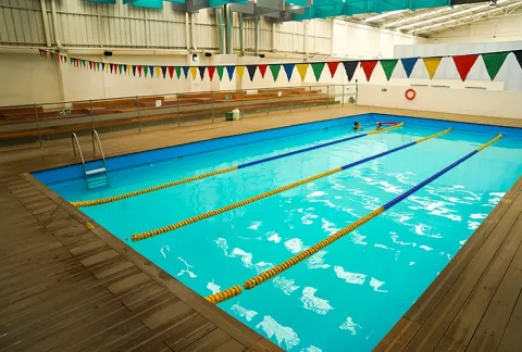 Niños en piscina del Bloc Piscina Suba Colsubsidio