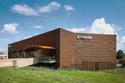 fachada club la colina