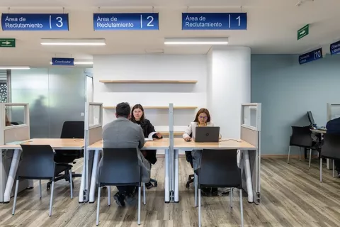 Oficina muestra la Agencia de Empleo Colsubsidio