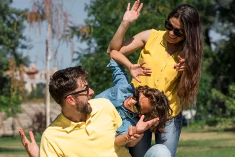 Familia en el sol