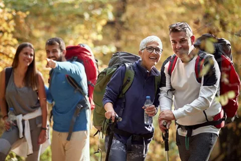 Grupo de personas en caminata