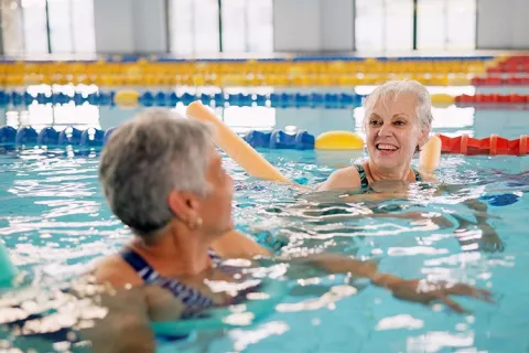 Práctica libre de natación.