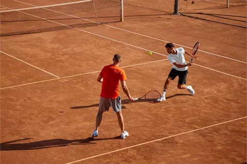 Práctica libre de tenis de campo.