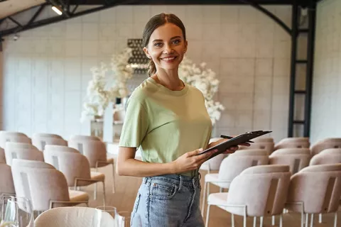 Experta en organización de espacios para eventos sociales.