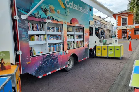 Biblioteca Móvil Colsubsidio en recorridos.