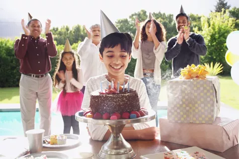 Celebración de cumpleaños en Colsubsidio.