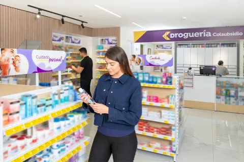 foto interna de drogueria colsubsidio