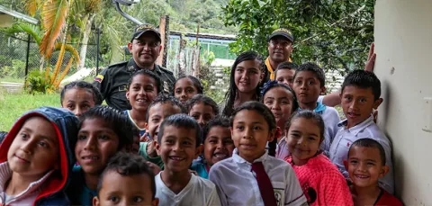 Unidad Policial para la Edificación de la Paz construye tejido social