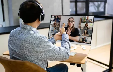 Videoconferencia en grupo.