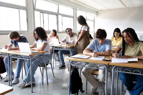 Estudiantes de  pregrado en clase.