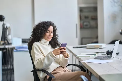 trabajadora de empresa afiliada a Colsubsidio