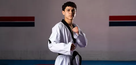 Adolescente integrante del equipo de alto rendimiento en taekwondo en Colsubsidio.