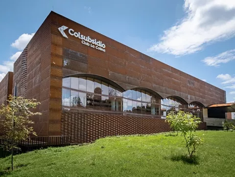 edificio club la colina colsubsidio