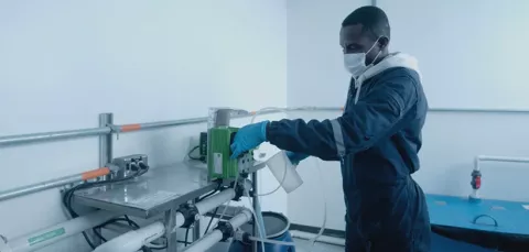 Empleado del equipo de salud de Colsubsidio.