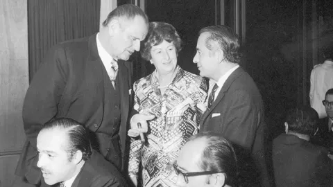 1957 inicia la Caja de Subsidio Familiar - Colsubsidio