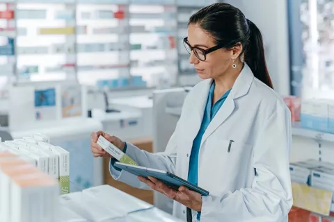 Regente de farmacia que estudió en el curso de formación Ruta Salud de colsubsidio