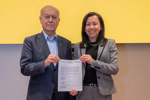Dr. Arango y rectora Universidad de los Andes.