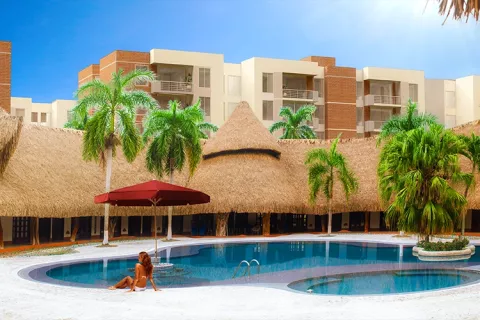 Piscina proyecto de vivienda Palma Real