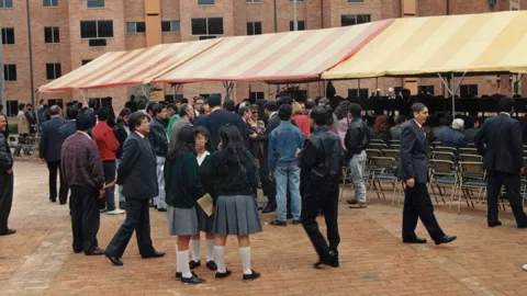 Entrega de viviendas en Ciudadela Colsubsidio 1989