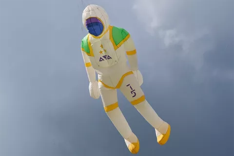 Cometa gran formato de astronauta en Colsubsidio