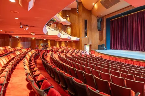 Espacio ideal para las artes escénicas
