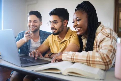 Inscríbete, capacítate y transforma tu tiempo en aprendizaje