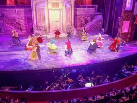 Puesta en escena del musical Scrooge en el Teatro Colsiubsidio.
