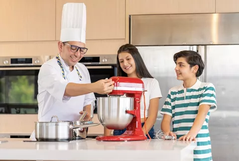 Grupo de personas en un taller de cocina