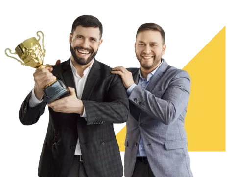 Equipo de trabajo participando de la polla mundialista
