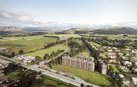 Vista áerea de Pacifika muestra conjuntos residenciales, vías y zonas verdes.