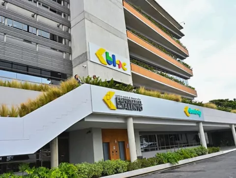 Sede BLOC Fontanar Colsubsidio muestra la entrada, edificios y zonas verdes.