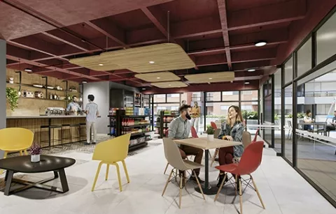 Café y coworking de Mistral muestra personas sentadas conversando y tomando onces.