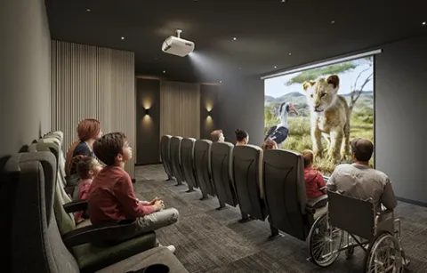 Cinema de Element 142 muestra familia viendo películas.