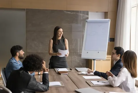 Grupo de trabajdores crean un plan de desarrollo
