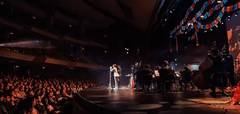 Grupo musical realiza presentación en el Teatro Colsubsidio.